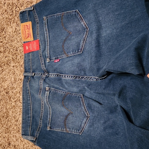 Levi's Woman 315 Shaping Bootcut Jeans - Picture 9 of 9